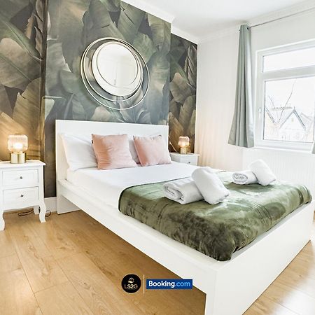 Stunning House By Ls2G Short Lets & Serviced Accommodation Greater London With Free Wifi Londres Exterior foto