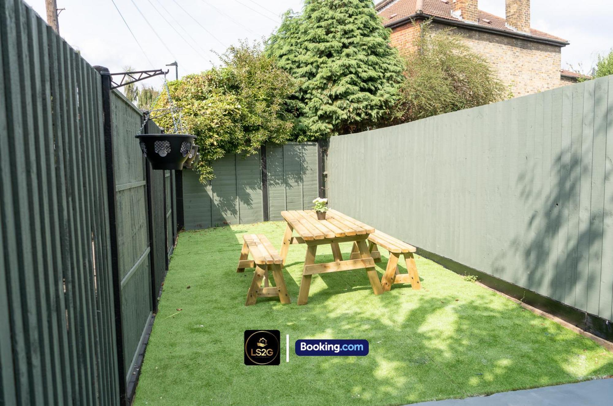 Stunning House By Ls2G Short Lets & Serviced Accommodation Greater London With Free Wifi Londres Exterior foto