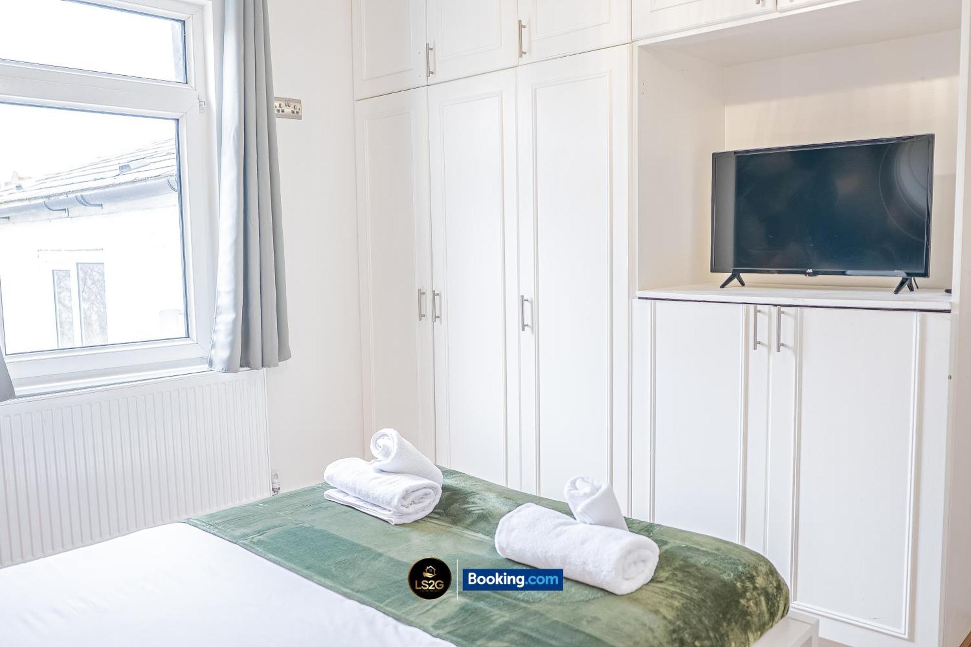 Stunning House By Ls2G Short Lets & Serviced Accommodation Greater London With Free Wifi Londres Exterior foto