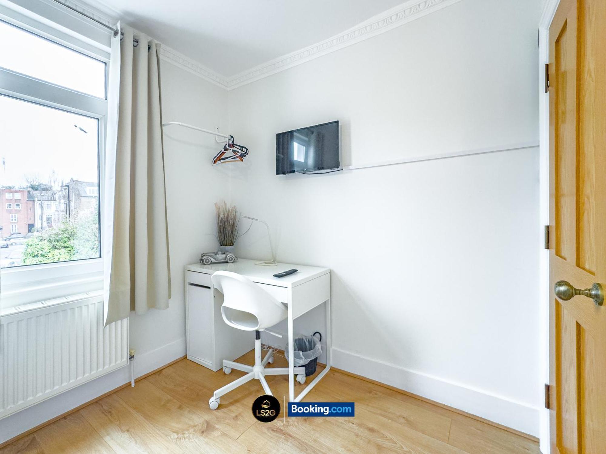 Stunning House By Ls2G Short Lets & Serviced Accommodation Greater London With Free Wifi Londres Exterior foto