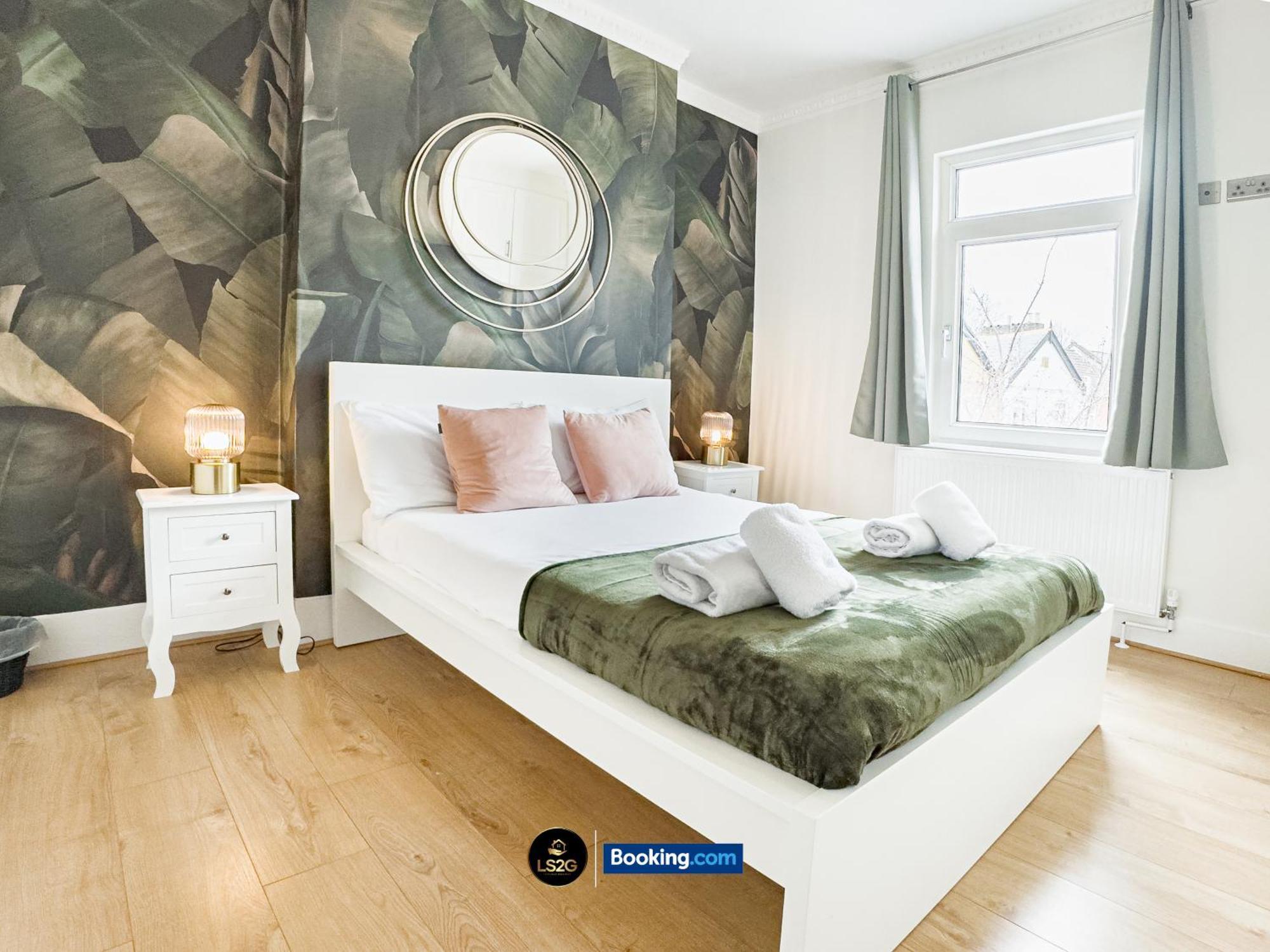 Stunning House By Ls2G Short Lets & Serviced Accommodation Greater London With Free Wifi Londres Exterior foto