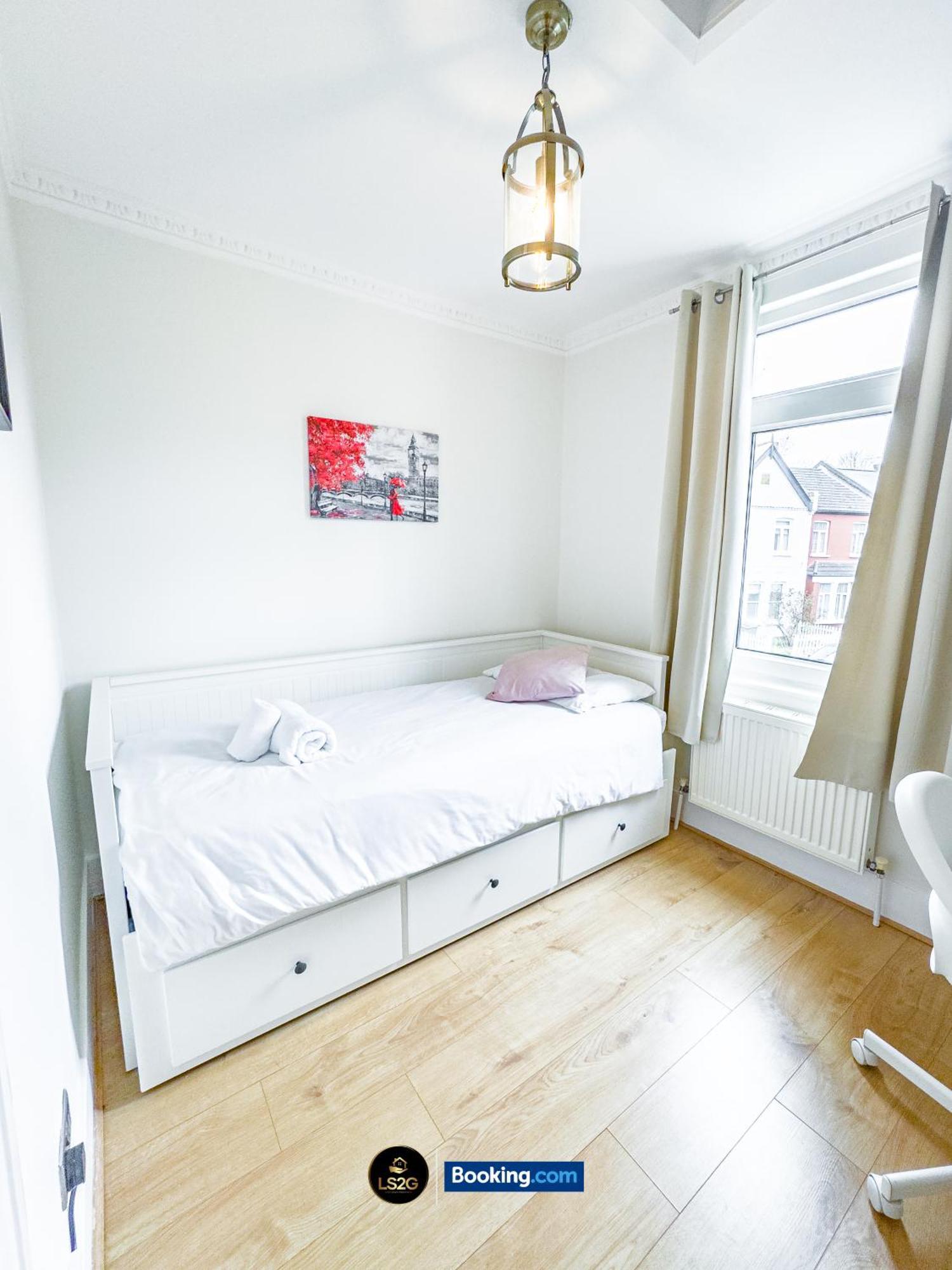 Stunning House By Ls2G Short Lets & Serviced Accommodation Greater London With Free Wifi Londres Exterior foto