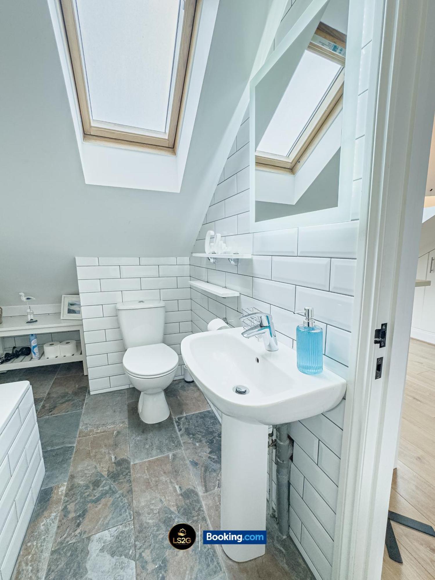 Stunning House By Ls2G Short Lets & Serviced Accommodation Greater London With Free Wifi Londres Exterior foto