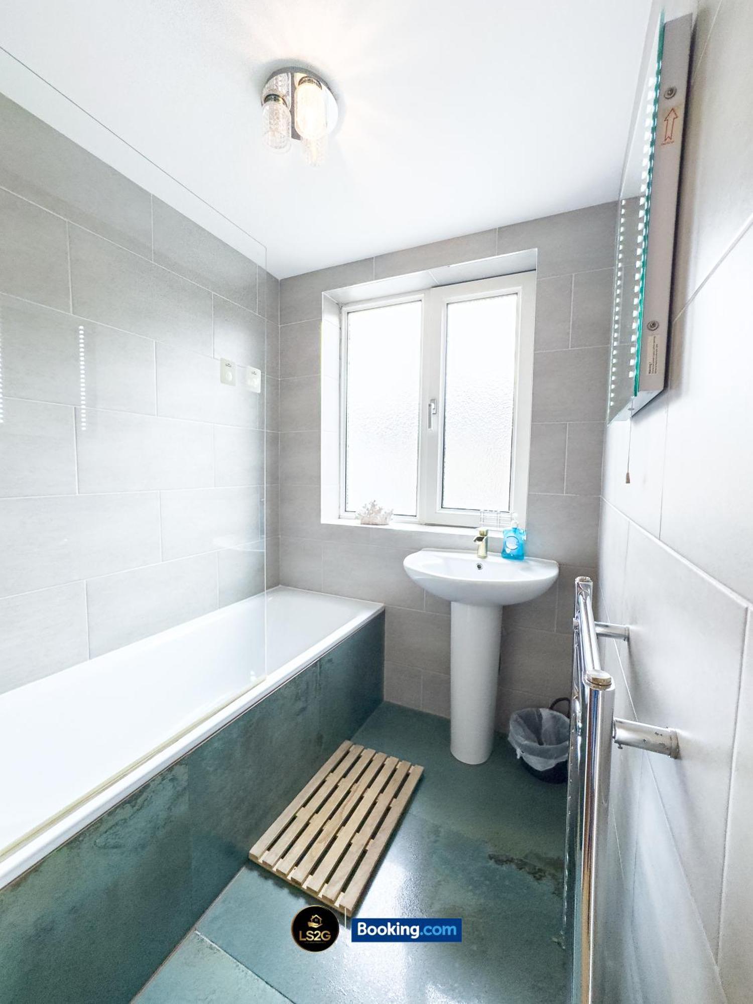 Stunning House By Ls2G Short Lets & Serviced Accommodation Greater London With Free Wifi Londres Exterior foto
