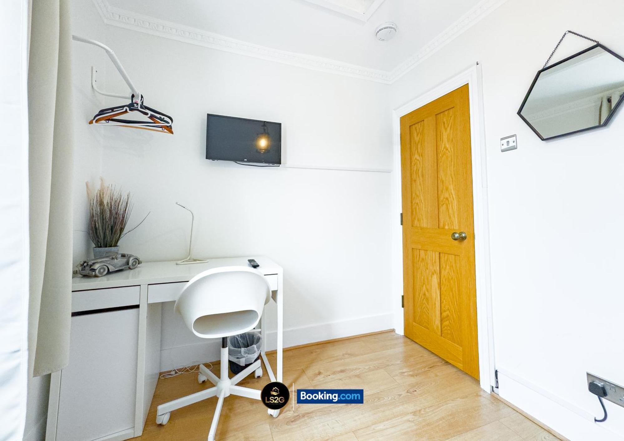 Stunning House By Ls2G Short Lets & Serviced Accommodation Greater London With Free Wifi Londres Exterior foto