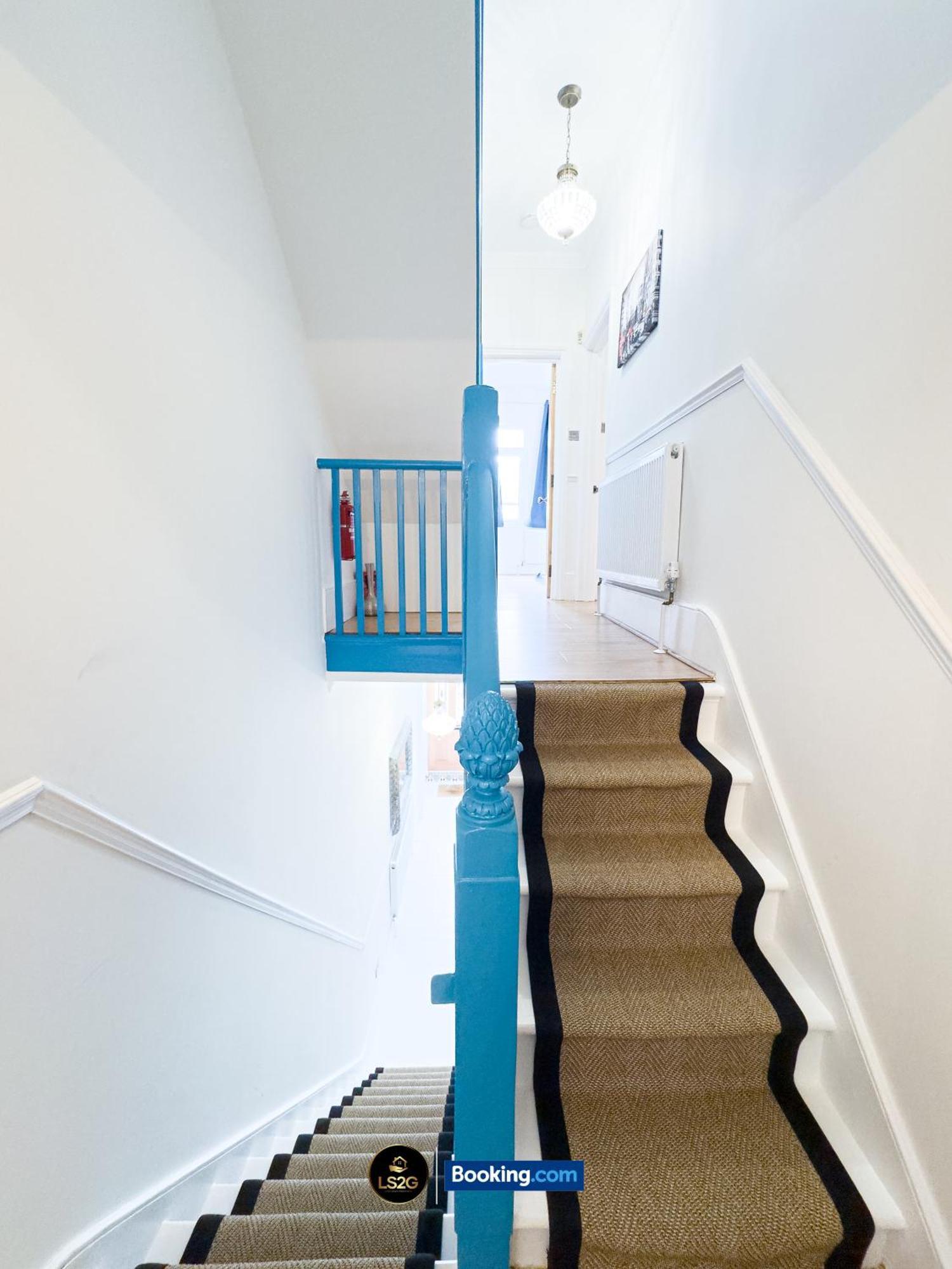 Stunning House By Ls2G Short Lets & Serviced Accommodation Greater London With Free Wifi Londres Exterior foto