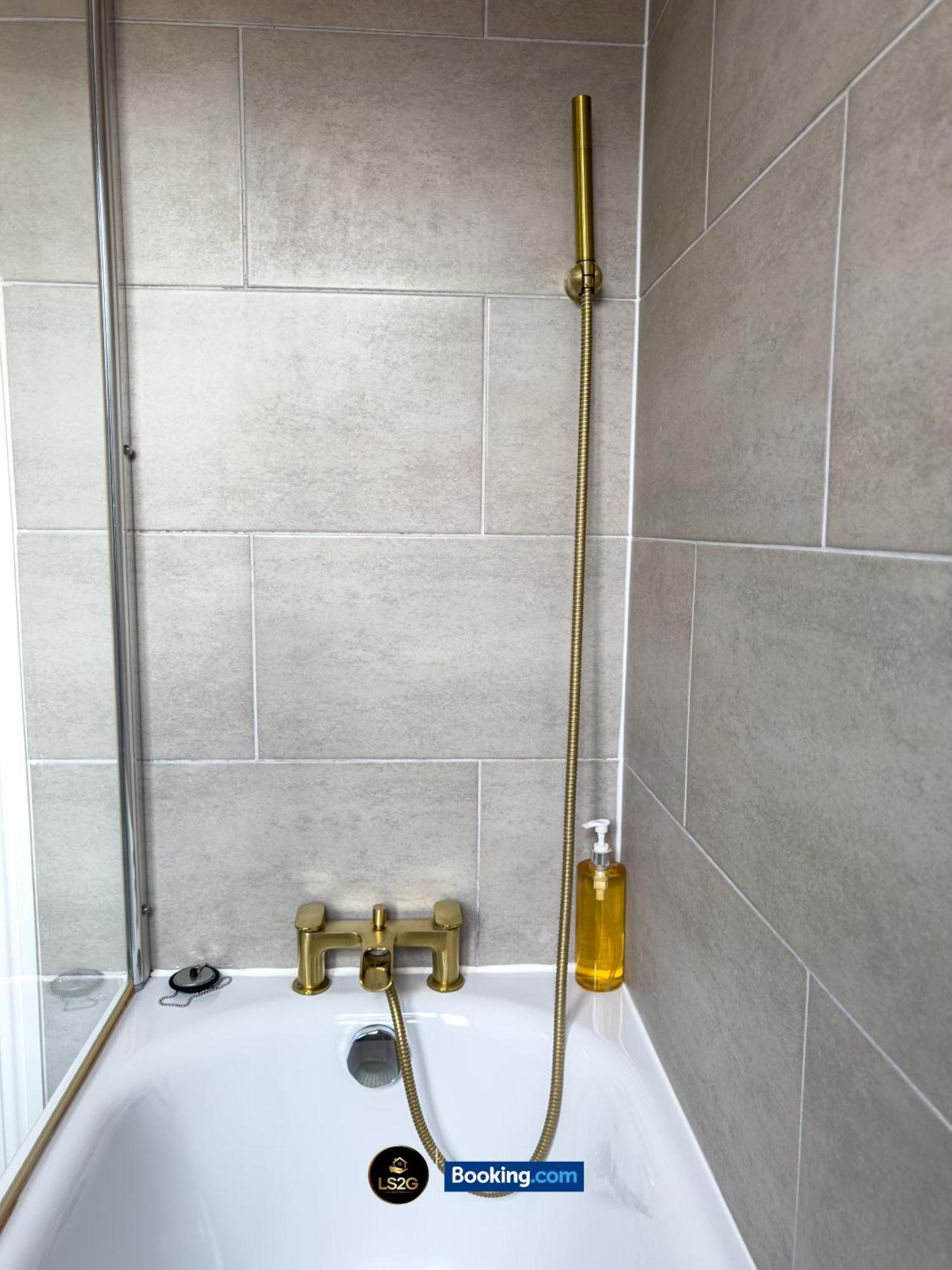 Stunning House By Ls2G Short Lets & Serviced Accommodation Greater London With Free Wifi Londres Exterior foto