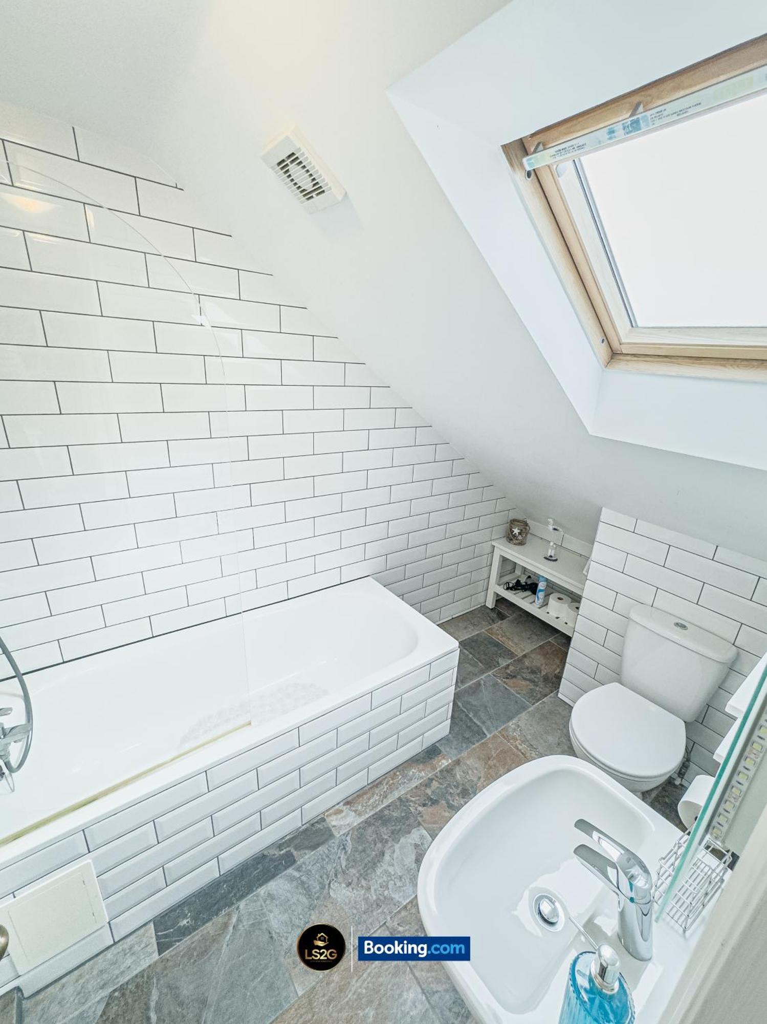 Stunning House By Ls2G Short Lets & Serviced Accommodation Greater London With Free Wifi Londres Exterior foto